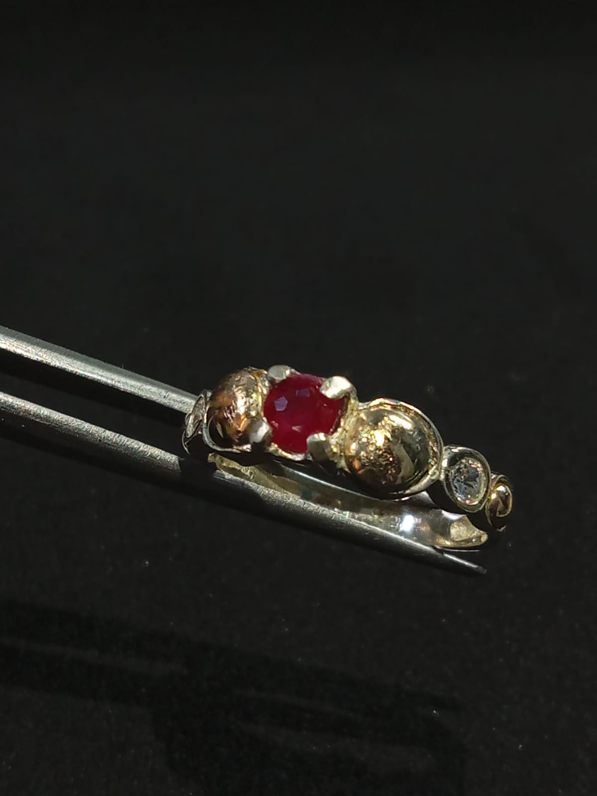 Anillo Rubí en Oro y Plata - Pulso rojo - joyería artesanal FACET