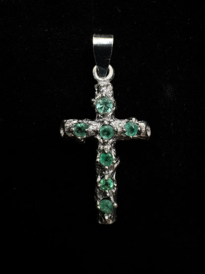 Dije Cruz de Esmeralda