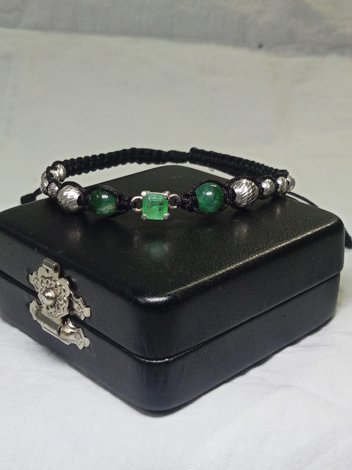 Pulsera Tejida Jade Esmeralda - Luz de origen - joyería artesanal FACET