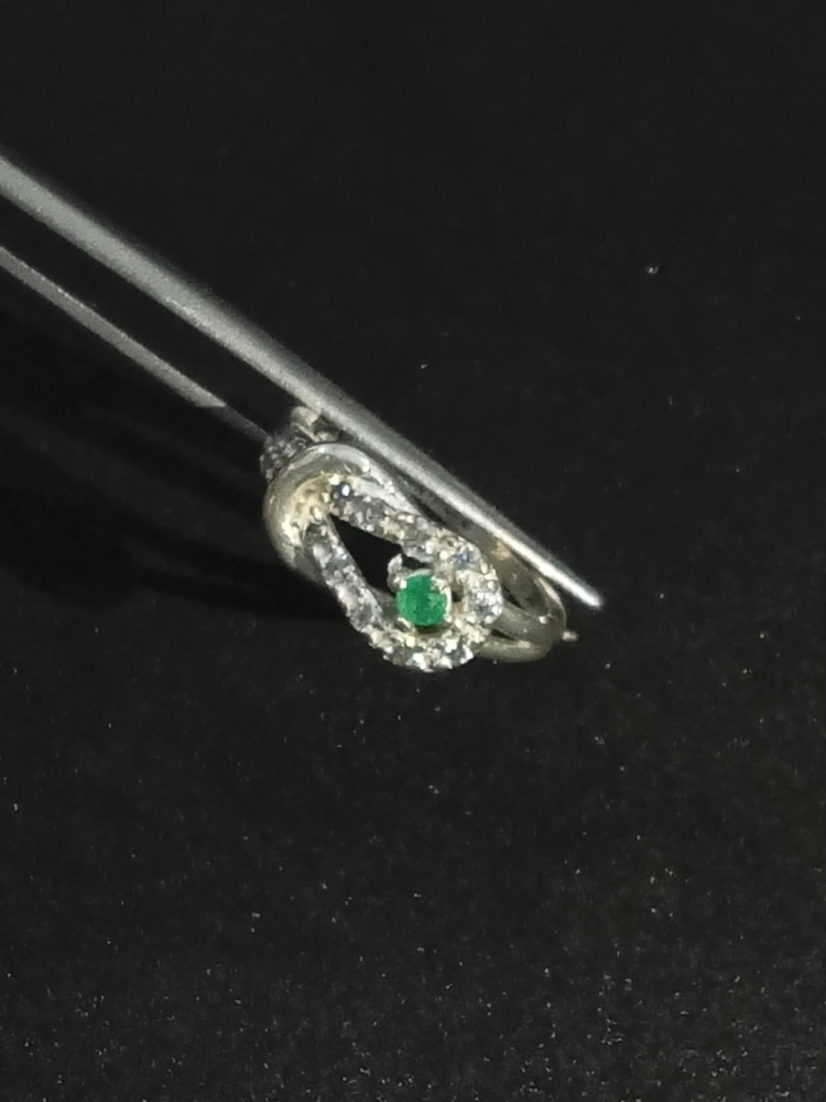 Anillo Esmeralda Alta Pequeña - Luz de origen - joyería artesanal FACET