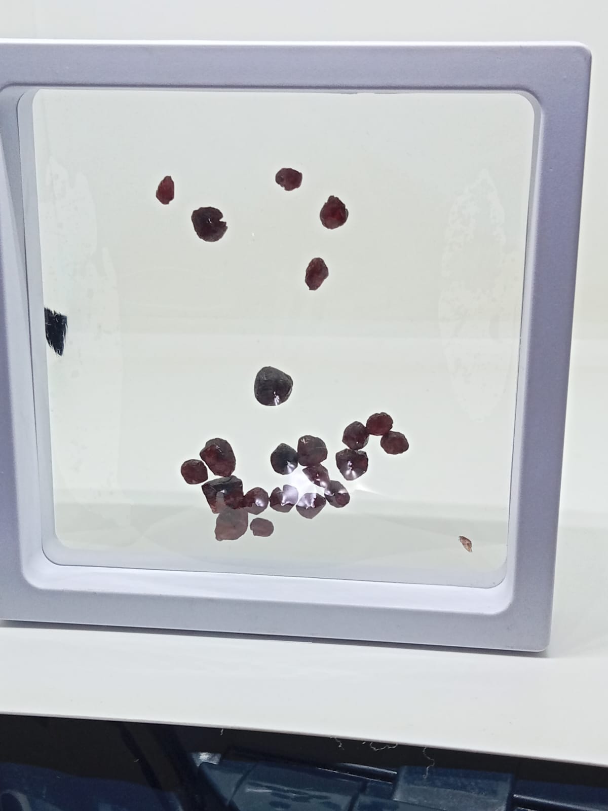 Gema Granate natural - Fuego íntimo - joyería artesanal FACET
