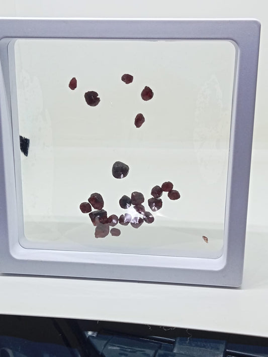 Gema Granate natural - Fuego íntimo - joyería artesanal FACET