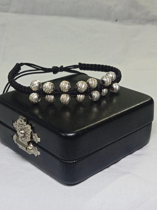 Pulsera Tejida en Plata - Amuleto cotidiano - joyería artesanal FACET