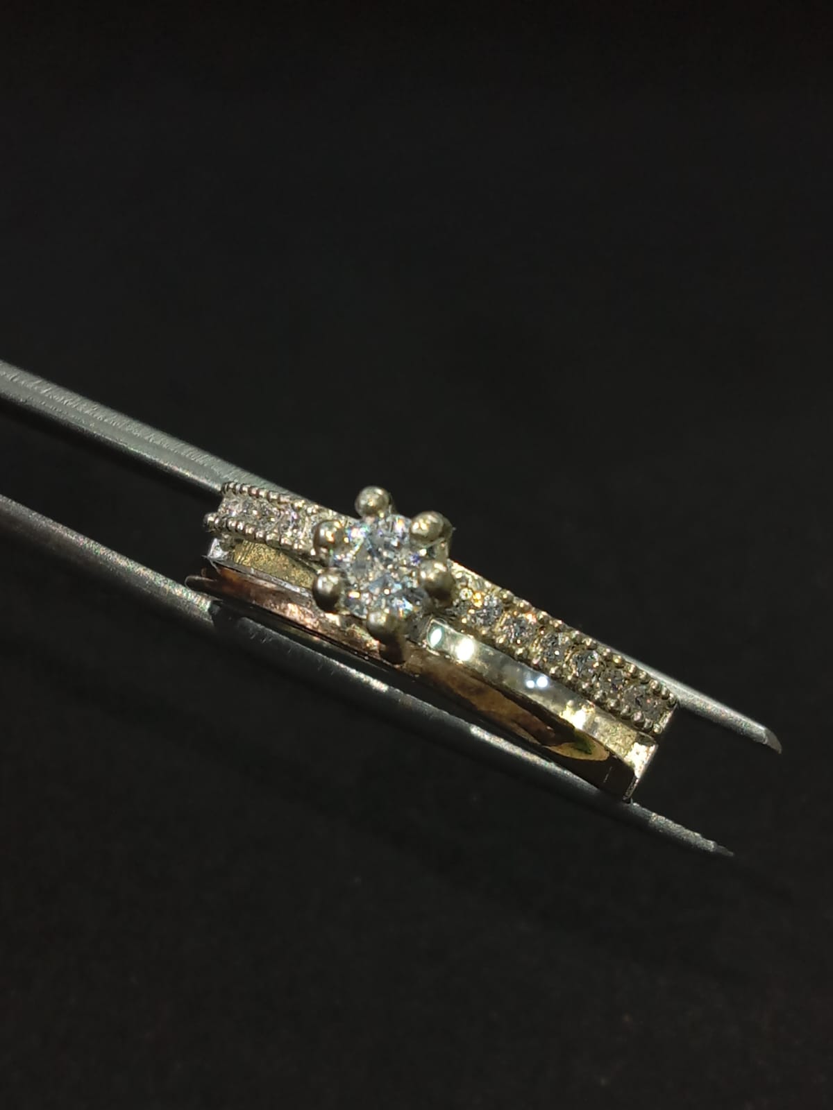 Anillo Moissanita Laminado en Oro - Punto de luz - joyería artesanal FACET
