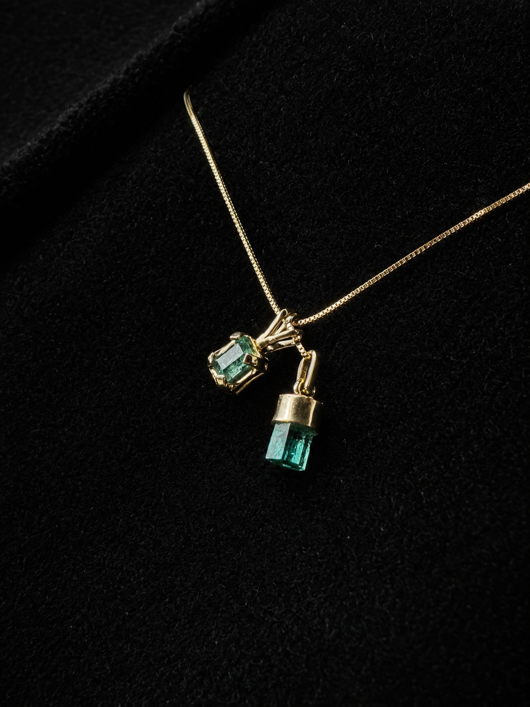 Cadena en oro de 18K y dos opciones de dije con esmeralda colombiana